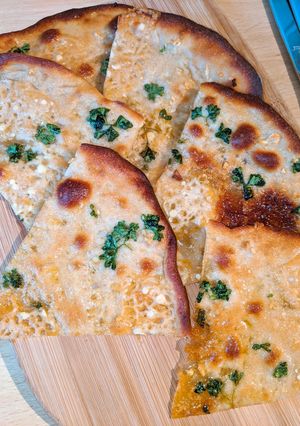 A picture of Garlic Parmesan Pizza Bread.