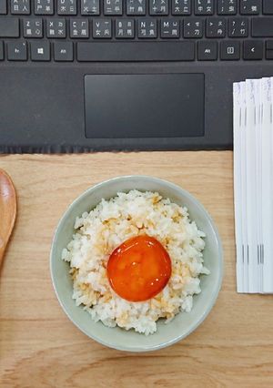 醬漬蛋黃鵝油拌飯 的食譜成品照片