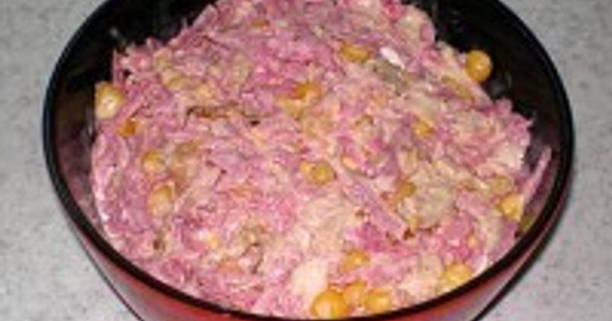 Салат с редькой, курицей, луком и кукурузой «Кудесник