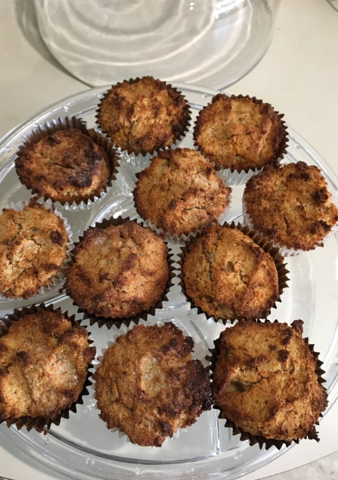Una foto de Magdalenas de Aprovechamiento zanahoria-Naranja-Almendras-Coco