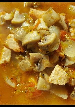 Una foto de Hongos con pollo en salsa de jitomates asados
