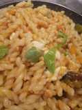 #550 Fusilli con crema di peperoni, pomodorini, provolone del monaco e parmigiano 🫑🍅🧀