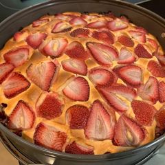 A picture of Strawberry Cake.