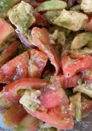 Foto de Salada de Mozzarella, Abacate e Tomate