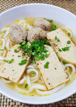 A picture of Banh Canh with Fish Cake and Crab Cake.