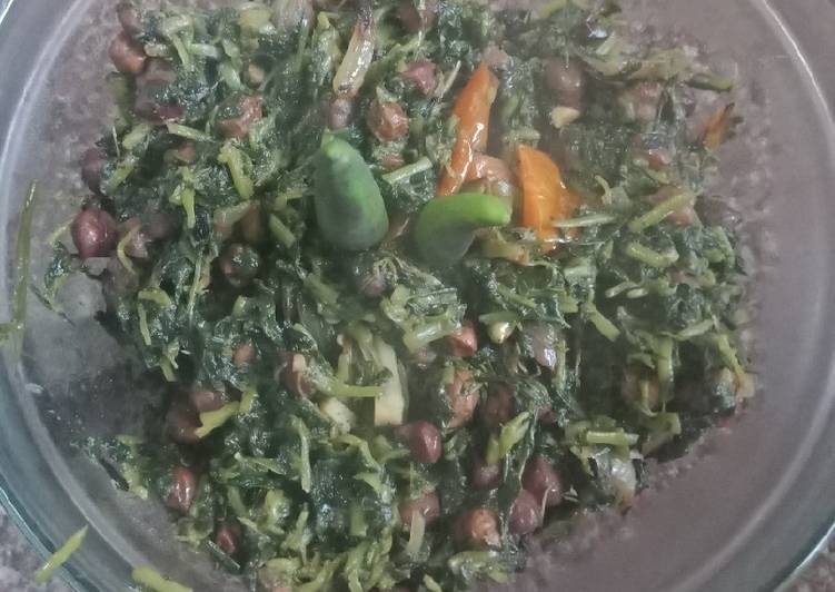 Recipe: Yummy Amaranth leaf ka saag with black gram