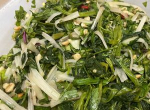 Hình của món Nộm rau muống và ngó sen.