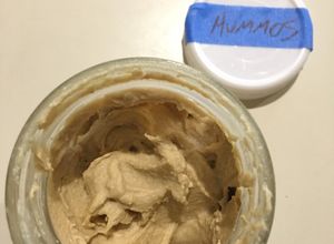 Una foto de Hummus casero