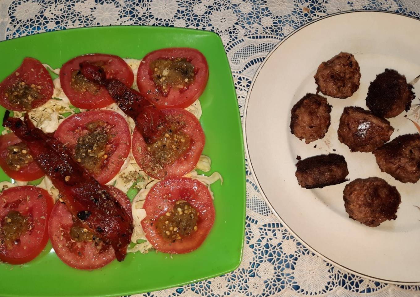 Albóndigas al horno con ensalada