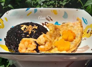 Hình của món Cơm gạo lứt trứng chiên tôm nấm.