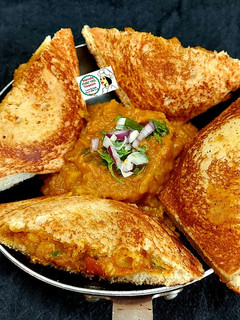 A picture of मुंबई पावभाजी टोस्ट सैंडविच (mumbai pav bhaji toast sandwich recipe in hindi).