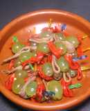 Banderillas de uvas con anchoas