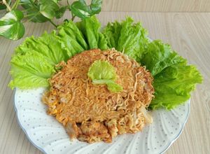 Foto resep Omelette Mie Daun Selada