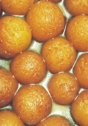 A picture of Gulab jamun.