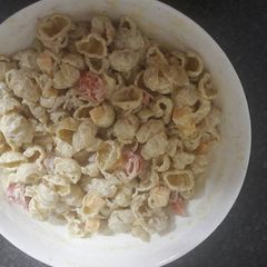 A picture of Bacon and cheese pasta.