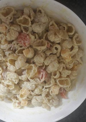 A picture of Bacon and cheese pasta.