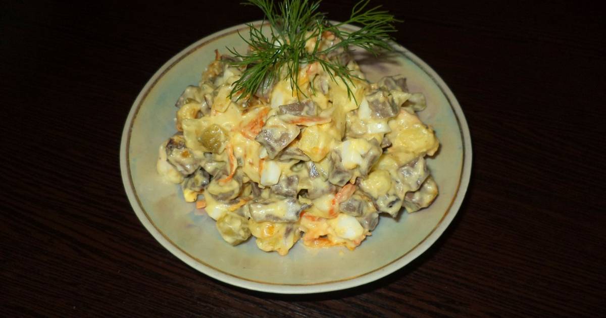 Праздничный салат с грибами и сердцем