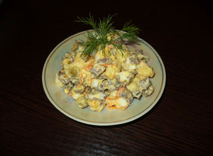 Фото ПП Салат из свиного сердца с морковью и маринованными огурцами.