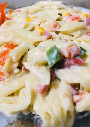 A picture of White sauce pasta.
