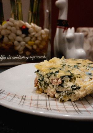 Una foto de Soufflé de espinacas y coliflor