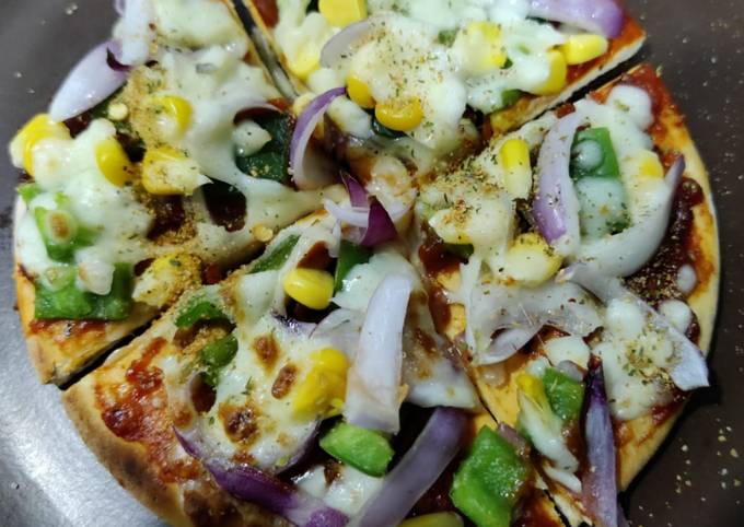 Garden veg cheesy pizza