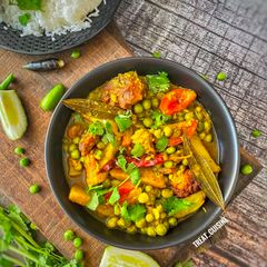 A picture of Matar ka Nimona (Green Peas Curry).