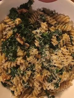 A picture of Pasta with creamy spinach sauce.