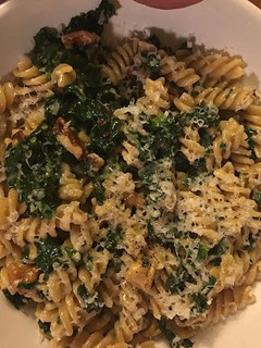 A picture of Pasta with creamy spinach sauce.