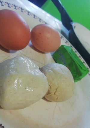 Una foto de Tortilla palmiada a mano y huevo picado
