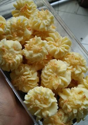 Foto resep Kue Semprit Susu Topping Keju