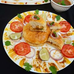 A picture of NAAN CHAAP (spicy chicken fillings in naan).