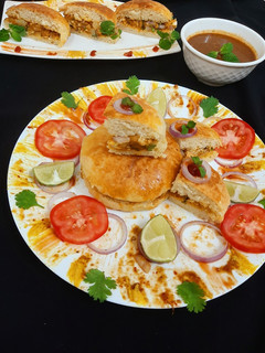 A picture of NAAN CHAAP (spicy chicken fillings in naan).