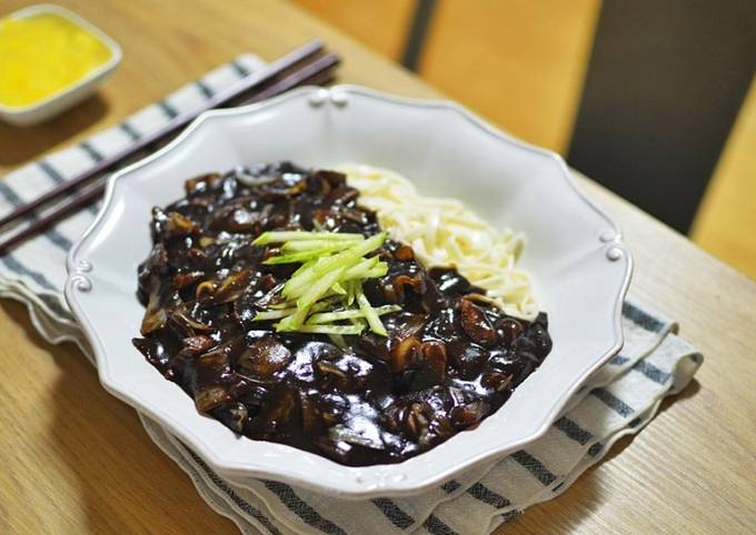 Resep JJajangmyeon dan homemade saus hitamnya oleh Irene - Cookpad