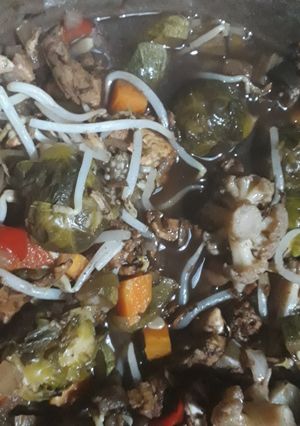 Una foto de Chop suey con pollo