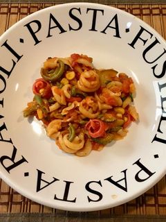 Una foto de Pasta con calabacitas y elote