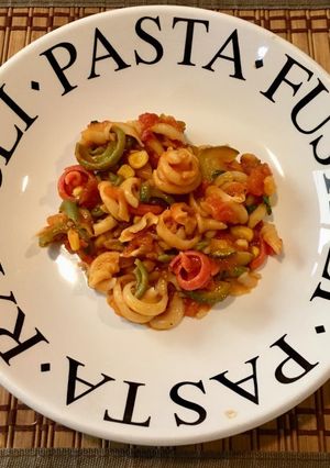 Una foto de Pasta con calabacitas y elote