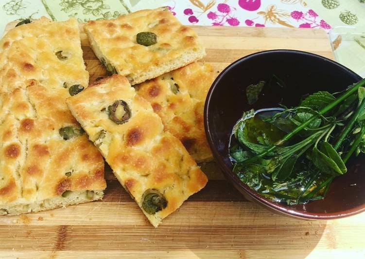 Focaccia con olive verdi