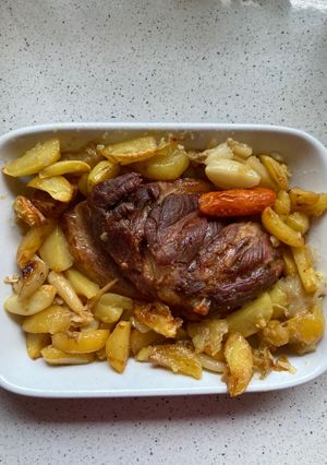 Sült csülök burgonyával recept fotója