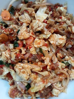 A picture of Egg & meat floss with veggies stir fry.