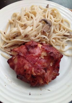 Una foto de Pollo a la tocineta