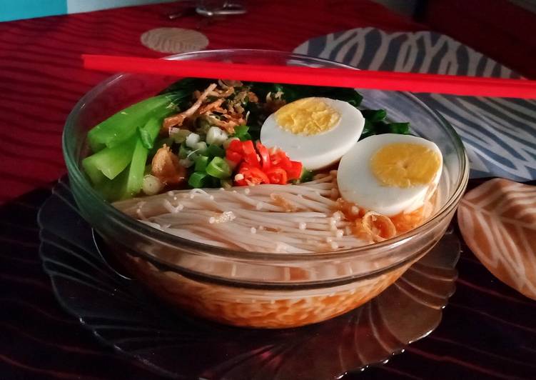 Ramen with enoki mushroom 🍜