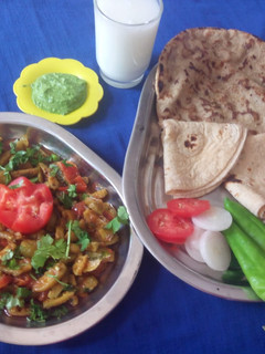 કંકોડા નું શાક (Kantola Shak Recipe In Gujarati) રેસીપી મુખ્ય ફોટો