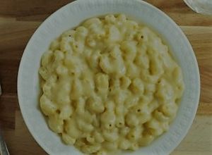 Una foto de Macarrones y queso fáciles