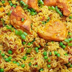 A picture of Cubano Arroz con Pollo.