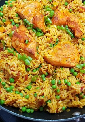 A picture of Cubano Arroz con Pollo.