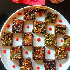 A picture of Arbi leaves crispy squares.