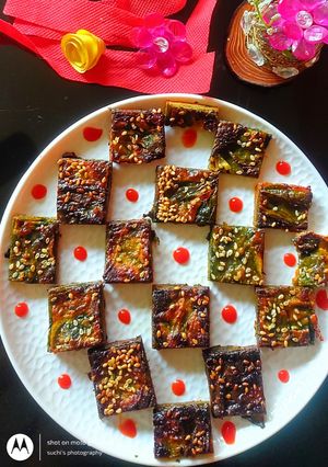 A picture of Arbi leaves crispy squares.