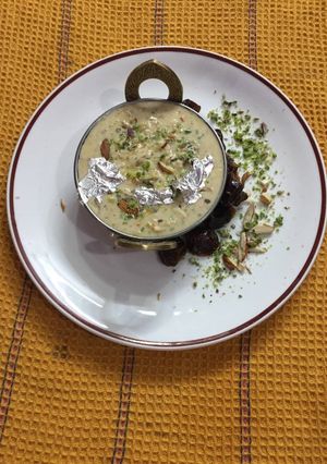 डेट्स राबड़ी खुरचन (Dates rabdhi khurchan recipe in hindi) रेसिपी मुख्य फोटो