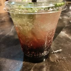 A picture of Mojito cocktail 🍹.