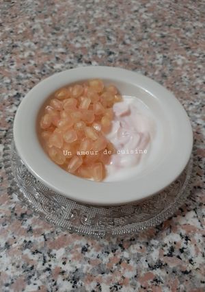 Une photo de Grenade aux 2 yaourts nature et brassé fraises 🥣